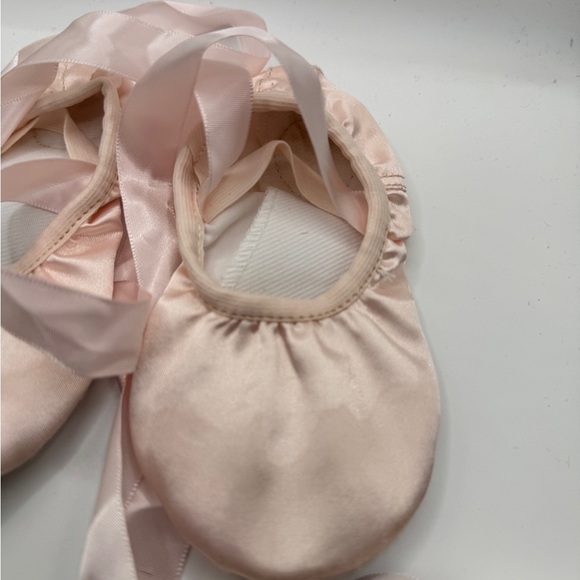 Toddler Size 8 Girls Chic Pink Ballet Shoes - Picture 2 of 5